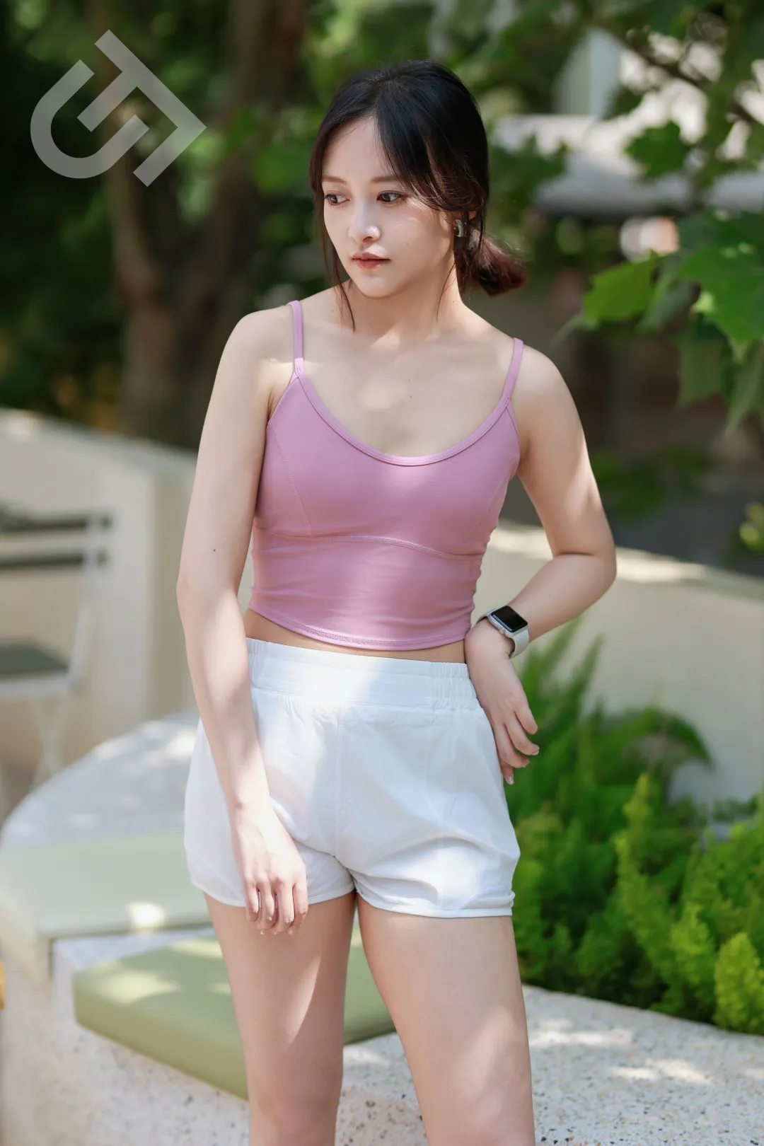健身房运动上衣女夏_夏季健身服装女套装_女生健身上衣