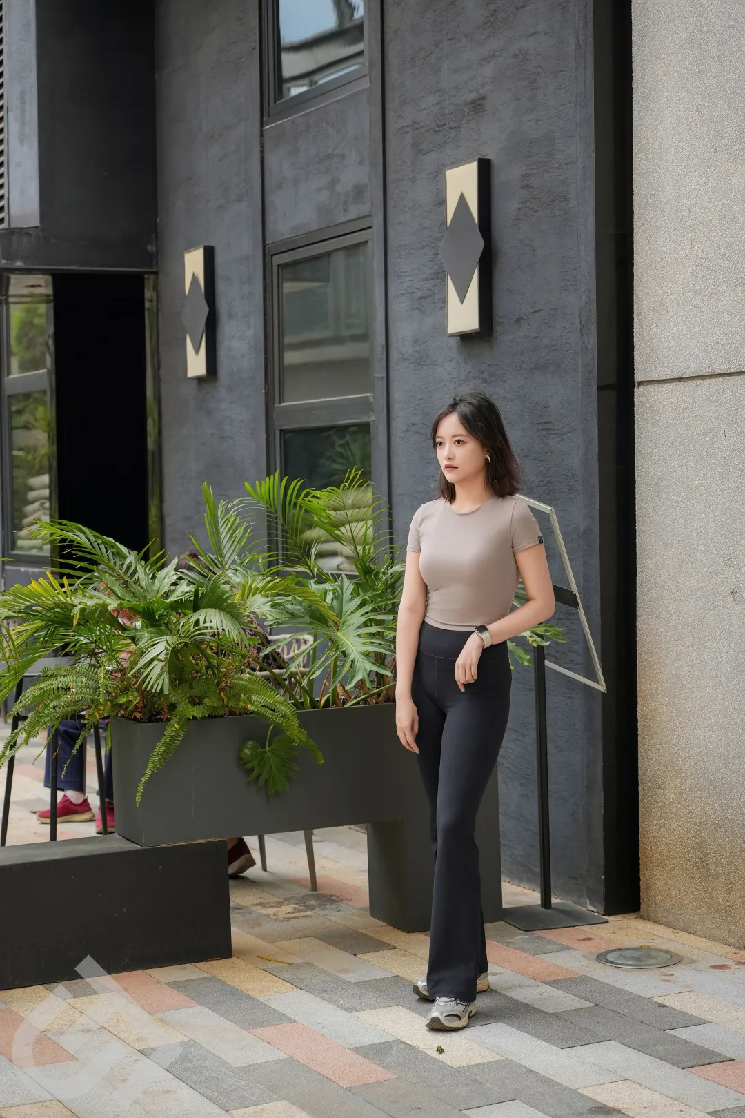 健身房运动上衣女夏_夏季健身服装女套装_女生健身上衣