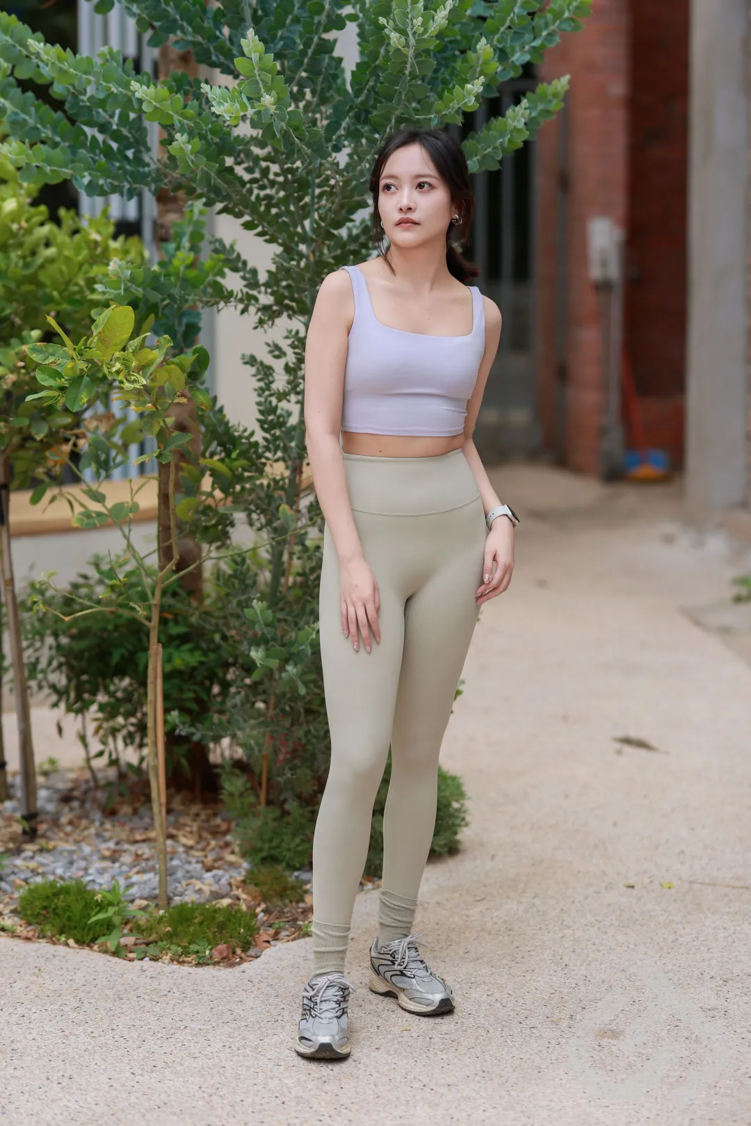 健身房运动上衣女夏_夏季健身服装女套装_女生健身上衣