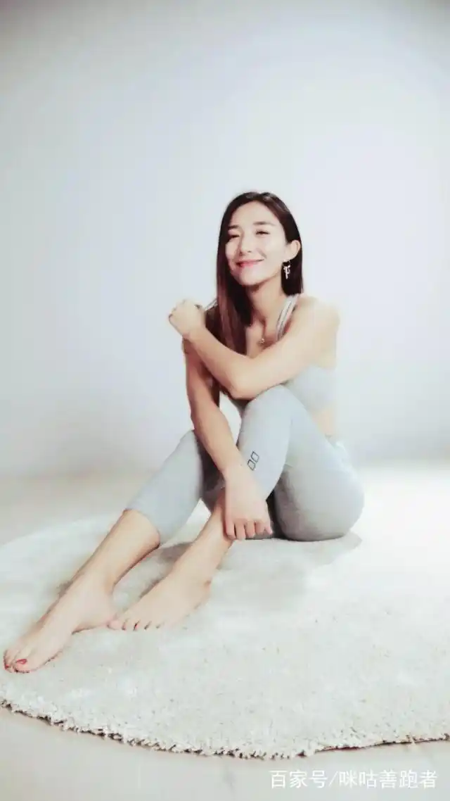 教练健身明星训练视频_和健身教练训练的明星_健身房明星教练是什么意思