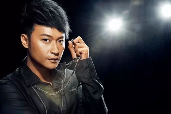 李燕世界游泳冠军_游泳冠军李嫣个人资料介绍_游泳队李娜